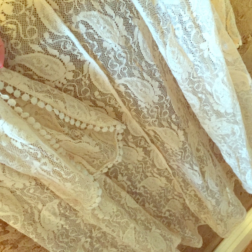 BOGO Stylebook Lace with Pom detail cream kimono